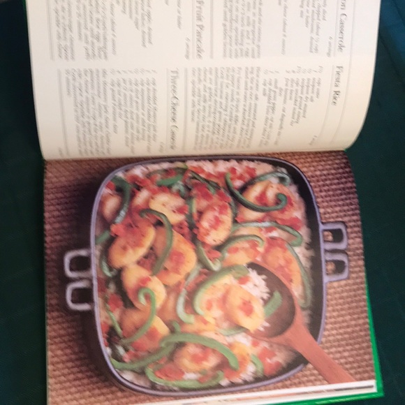 Betty Crocker working woman’s cookbook, like new - Picture 2 of 2